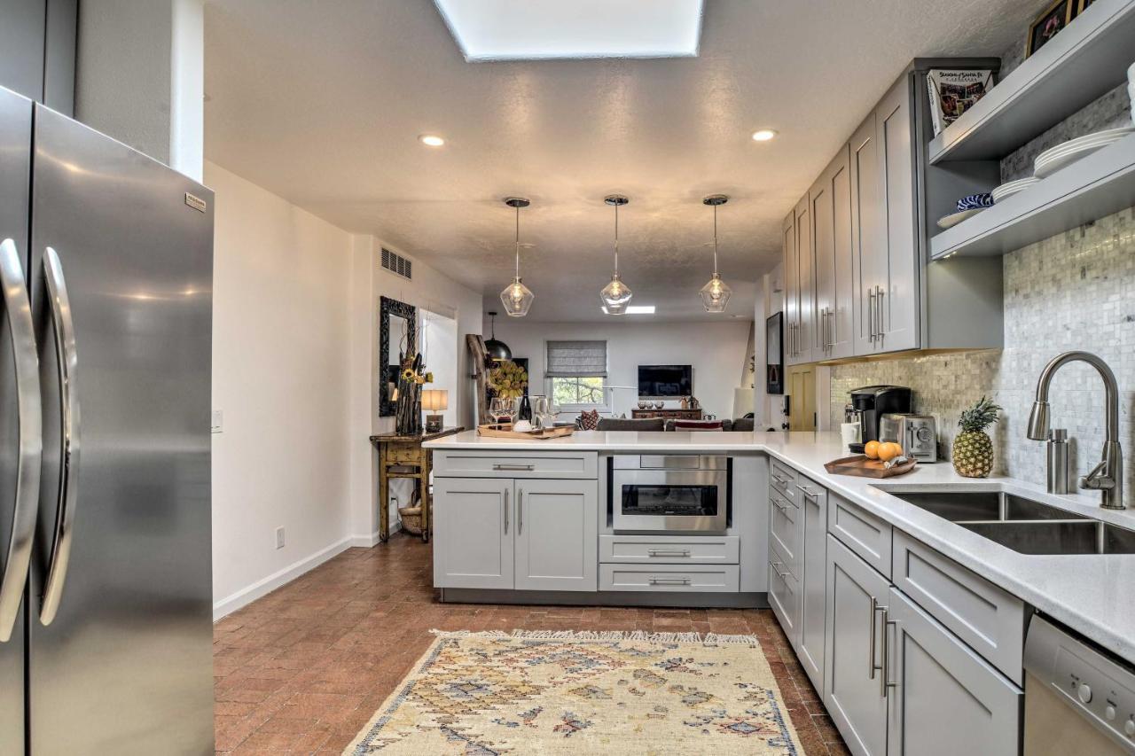 Modern Bungalow With Santa Fe Charm Less Than 2 Mi To Plazaアパートメント エクステリア 写真