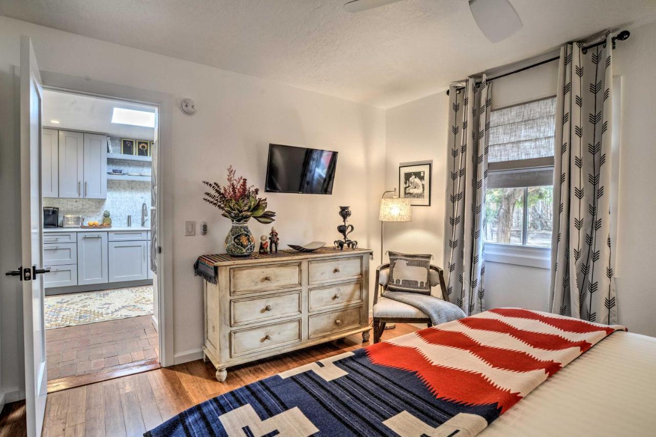 Modern Bungalow With Santa Fe Charm Less Than 2 Mi To Plazaアパートメント エクステリア 写真