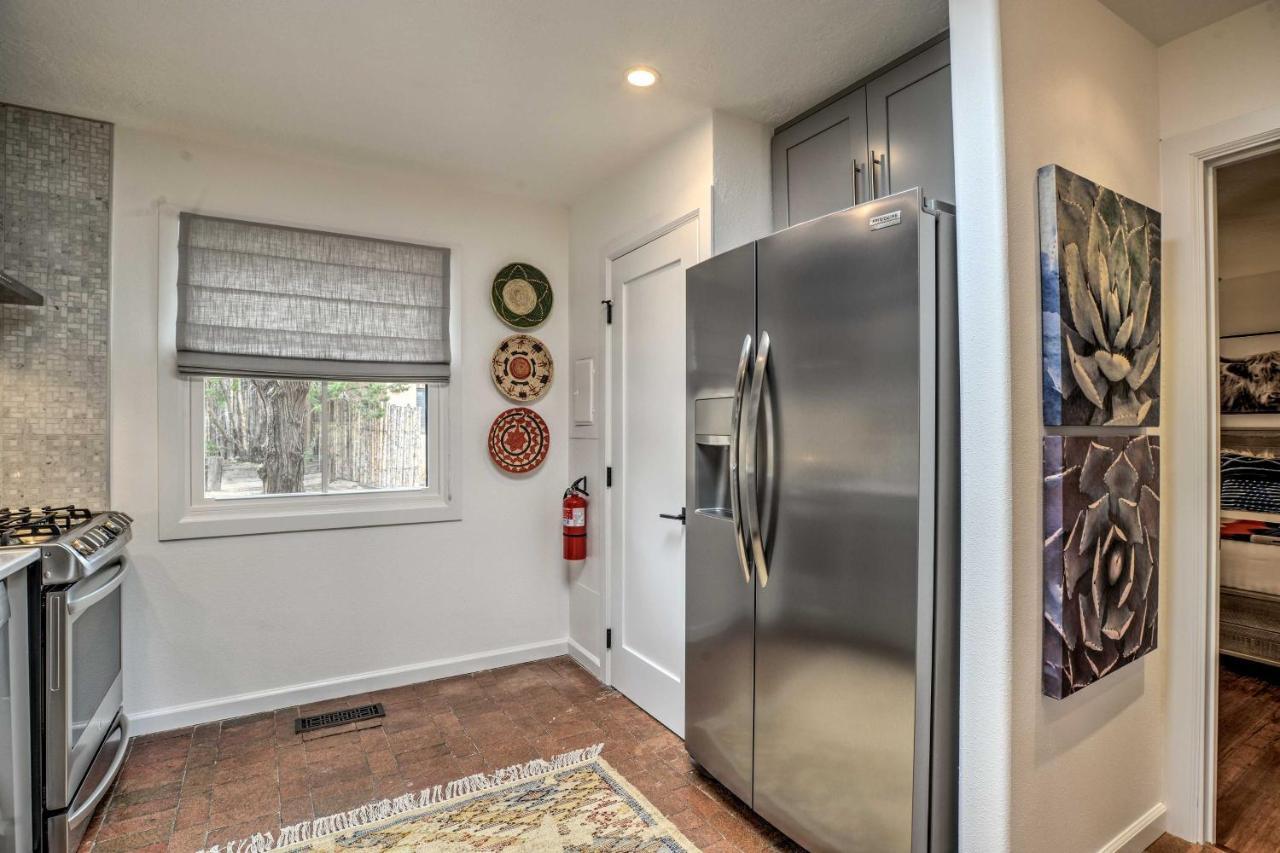 Modern Bungalow With Santa Fe Charm Less Than 2 Mi To Plazaアパートメント エクステリア 写真